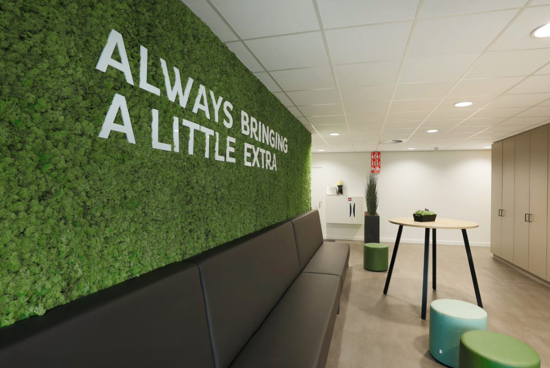 Slogan binnenkomst hal